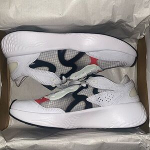 New Jordan Delta 3 Low(GS) white chile red. Sz.5.5Y/7W. Replacement box